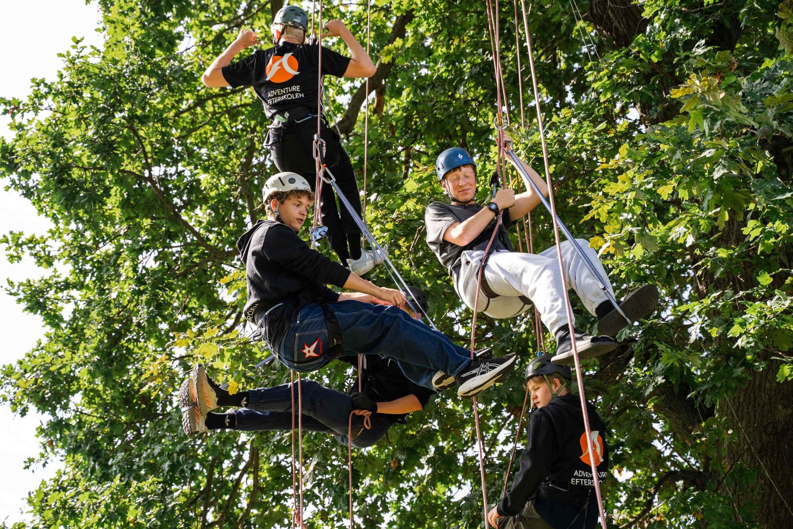 Træklatring med fem efterskoleelever på Adventure Efterskolen